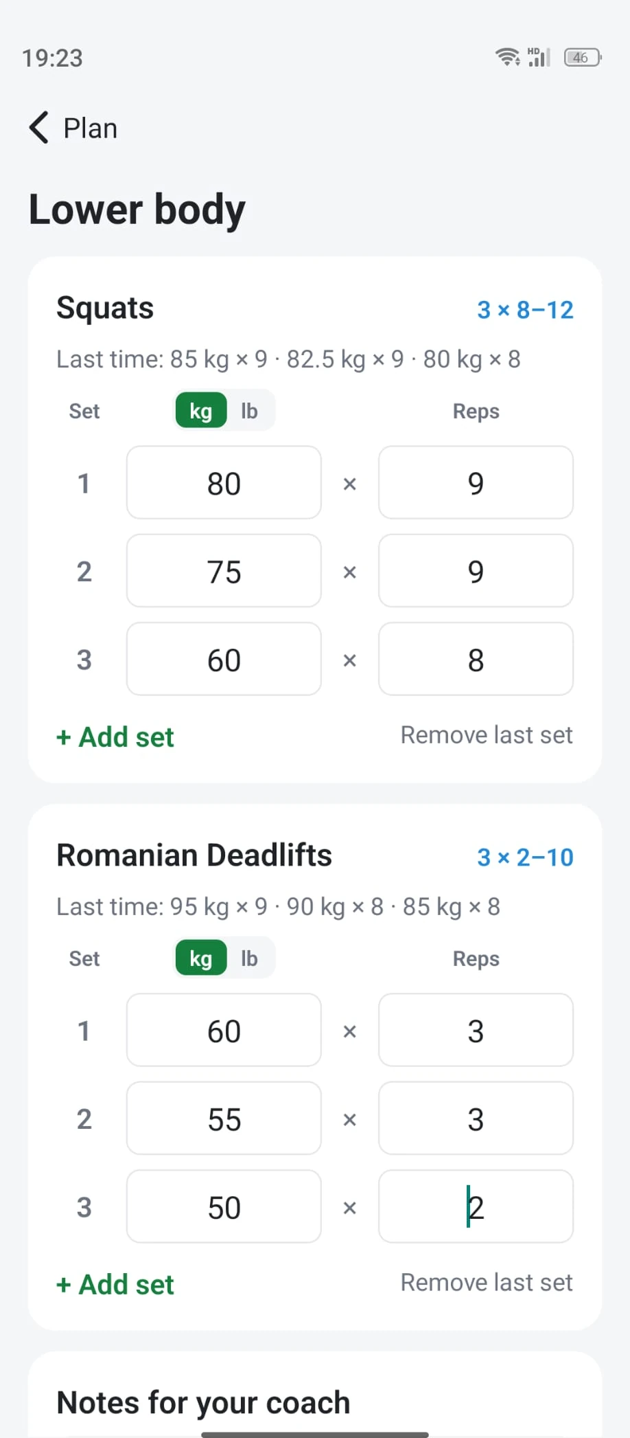 Client logging squats set by set in kg with last session's numbers shown